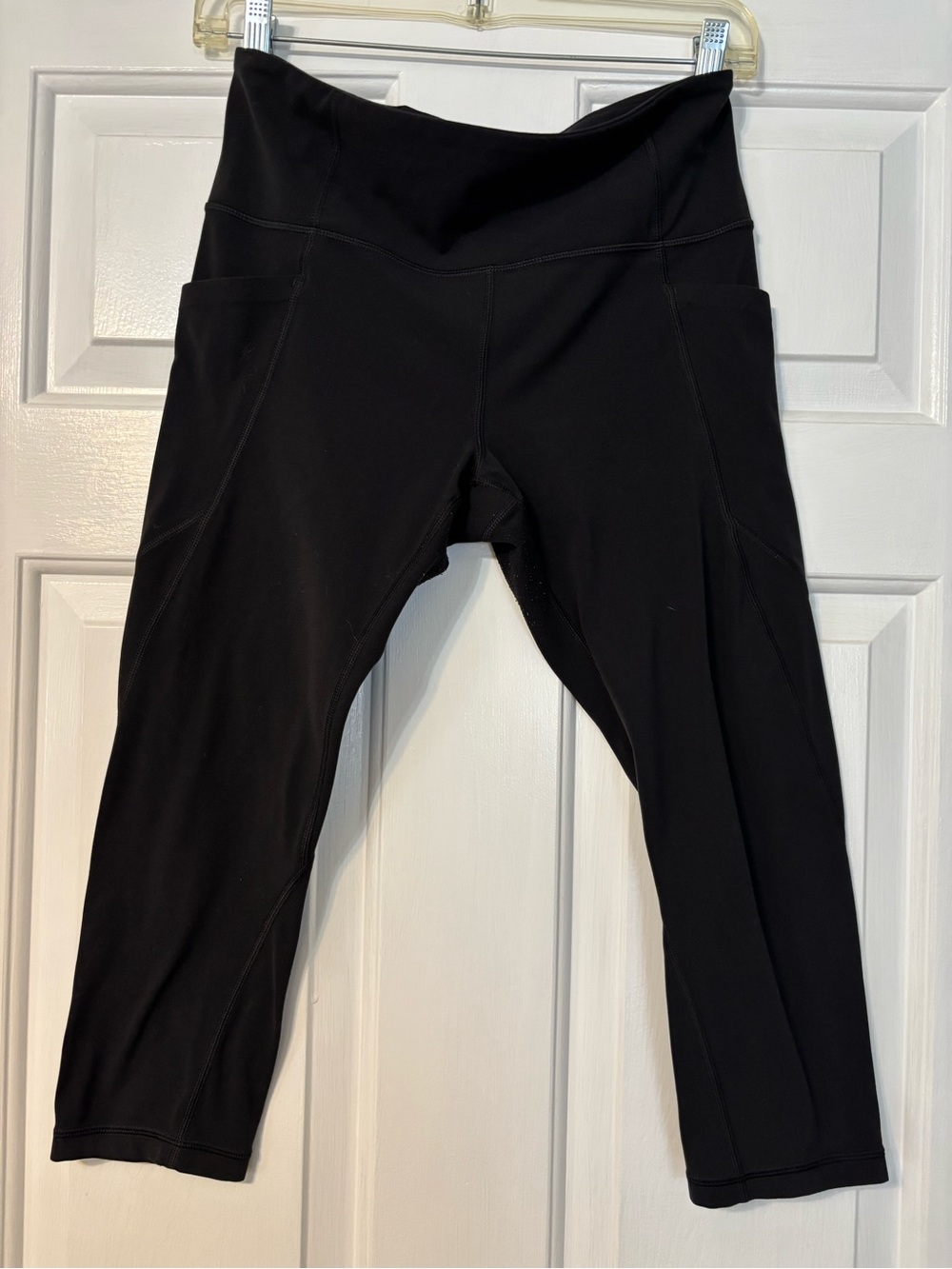 Athleta Salutation Stash Pocket Capri Leggings Black Medium